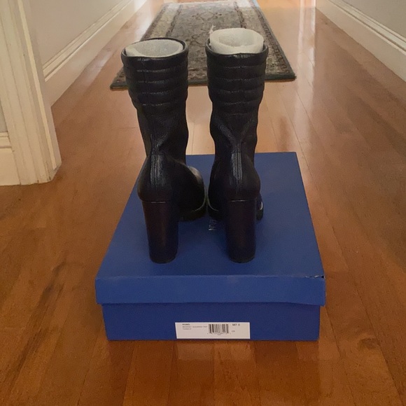Stuart Weitzman isobel ankle boot - Picture 3 of 4